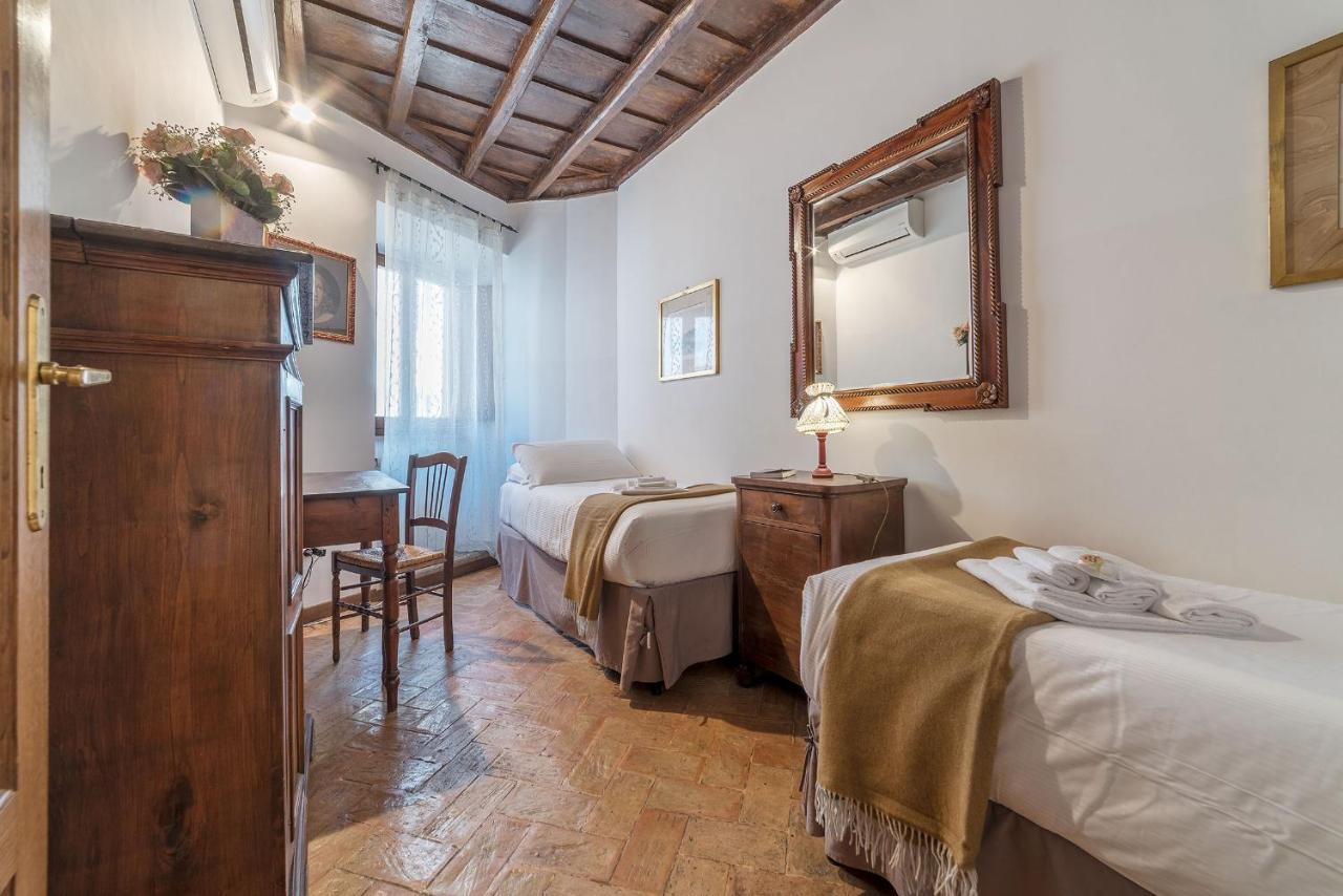 By The Charming Piazza Navona - Fromhometorome Exterior photo